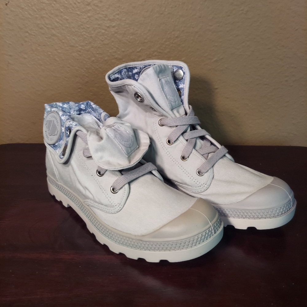 Palladium Baggy Low LP TW P Boots w/ Floral Design inside